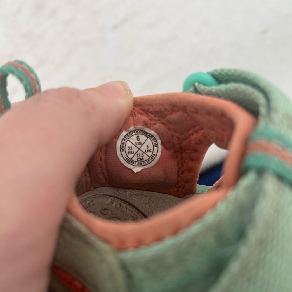 KEEN Girls Newport H2 Sandal Color: Cockatoo/Coral size: 6 - Picture 3 of 16
